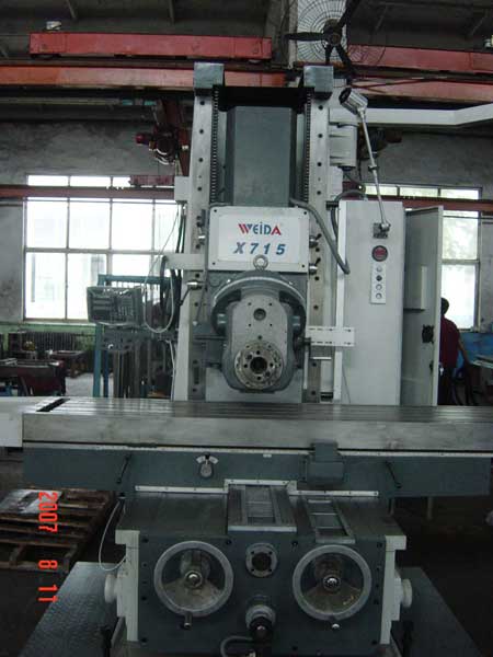 Weida X715 bed mill with head in horizontal position